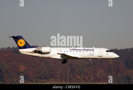 Approccio all'aeroporto di Zurigo (Svizzera) Foto Stock