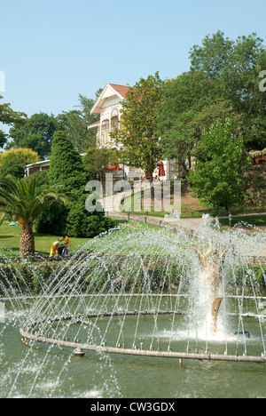 ISTANBUL, Turchia. Una vista del parco Emirgan, un giardino pubblico sulla riva europea del Bosforo. 2012. Foto Stock