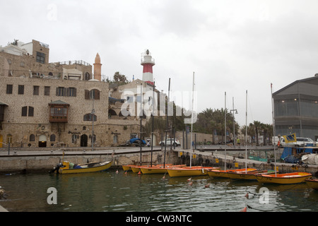 Faro e marina nella città vecchia di Jaffa, Israele Foto Stock