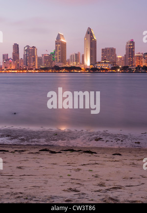 San Diego Skyline da Coronado a tarda notte Foto Stock