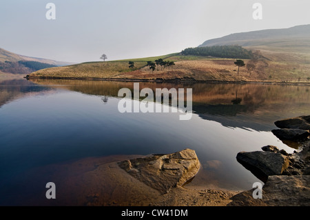 Paesaggio di dovestone ai primi di marzo mattina Foto Stock