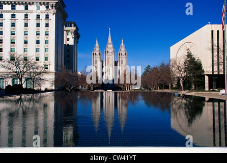 Questa storica piazza del tempio che home Mormon Tabernacle Choir. Angelo Moroni su molto alto edificio del tempio. Foto Stock