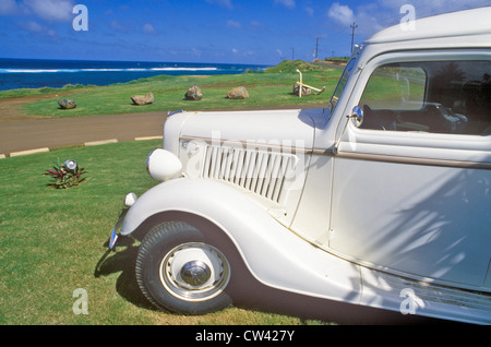 Vintage automobile dall'oceano di Maui, Hawaii Foto Stock