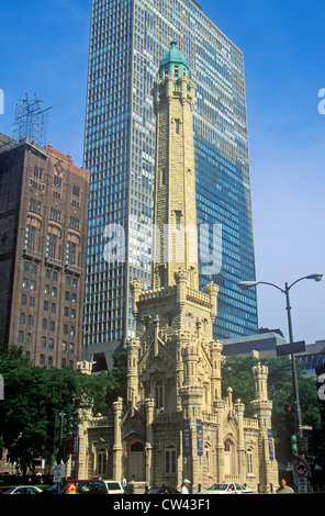 Vecchio 1869 Chicago Water Tower, Chicago, Illinois Foto Stock