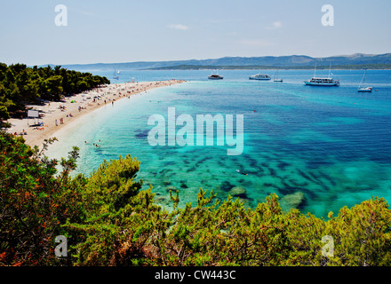 Zlatni rat (nell'isola di Brac) è la spiaggia più famosa in Dalmazia, della costa croata. Foto Stock