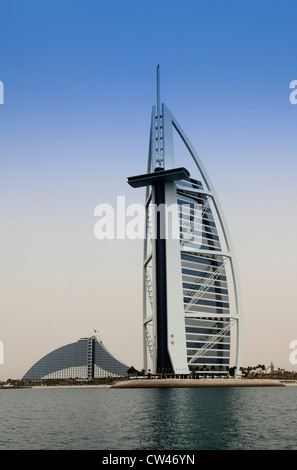 3478. Burj al Arab & H spiaggia di Jumeirah, Dubai, EAU. Foto Stock