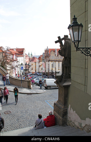 Vista dalla collina alla Città Vecchia di Praga,Street in Hradchany Foto Stock