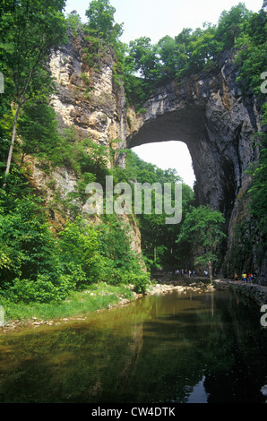 Il Ponte naturale Virginia VA uno meraviglie naturali del mondo conosciuto anche come "Ponte Dio' e di proprietà di Thomas Jefferson fino al 1833 Foto Stock