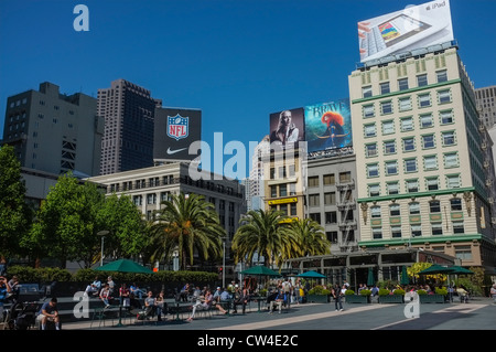 Guardando verso Stockton Street in Union Square Park, San Francisco, California Foto Stock