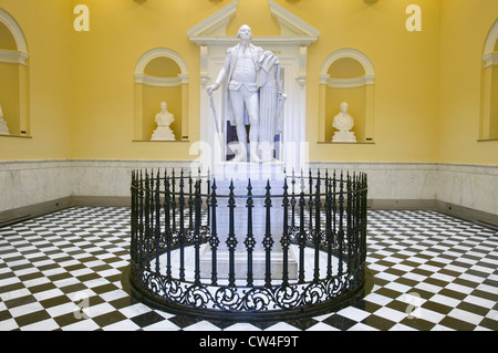 Originale statua a grandezza naturale di George Washington da Jean-Antoine Houdon nel restaurato Virginia State Capitol Rotunda Richmond Virginia Foto Stock