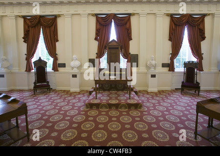 Altoparlanti originale poltrona di casa Burgesses nella vecchia casa hall Sala delegati dove Bill diritti è stato ratificato lo Stato di Virginia Foto Stock