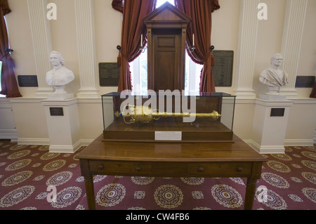 Altoparlanti originale poltrona di casa Burgesses nella vecchia casa hall Sala delegati dove Bill diritti è stato ratificato lo Stato di Virginia Foto Stock