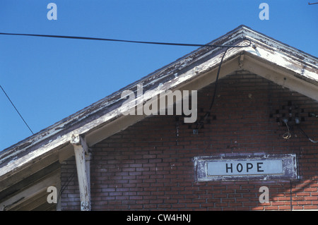 Stazione ferroviaria segno per la città della speranza in Hempstead County, Arkansas Foto Stock