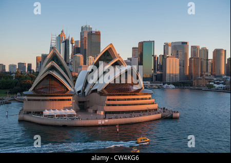 Sydney Opera House nel tardo pomeriggio di luce, Australia Foto Stock