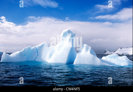Ghiacciai e iceberg nel canale Errera a Culberville Isola, Antartide Foto Stock