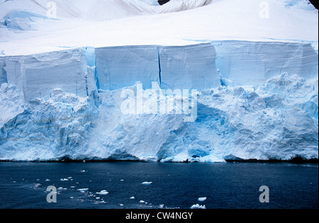 Ghiacciai e iceberg nel canale Errera a Culverville Isola, Antartide Foto Stock