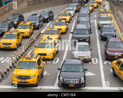 La linea di traffico in Manhattan New York City Foto Stock