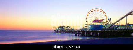 Santa Monica Pier al tramonto, California Foto Stock