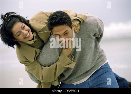 Giovane donna cavallo trasportato su un giovane uomo Foto Stock