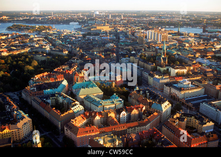 Vista aerea della periferia di Stoccolma Östermalm e Gärdet nella luce del tramonto Foto Stock