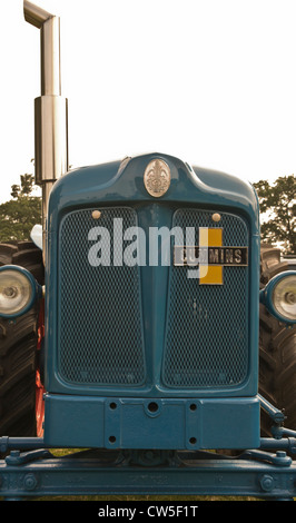 Vintage il trattore visualizza rally Fordson Major Diesel trattore equipaggiato con motore Cummins conversione all'astle park show terra Foto Stock