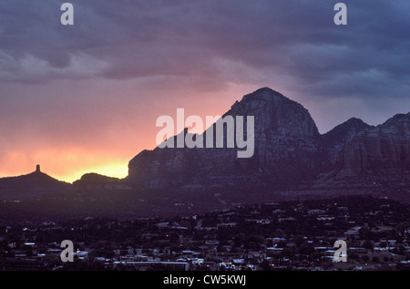 Sedona, città famosa per la schiera di pietra arenaria rossa formazioni. In Arizona. Stati Uniti d'America Foto Stock