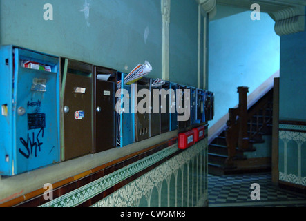 Berlino, ingresso con caselle di posta Foto Stock