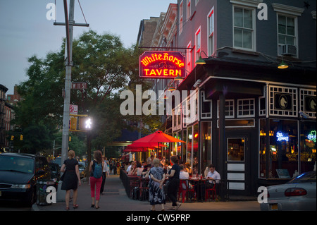 Il White Horse Taverna sulla via di Hudson in West Greenwich Village di New York dove Dylan Thomas bevuto Foto Stock