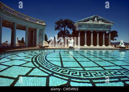 Il nettuno piscina presso il Castello di Hearst, San Simeone, CALIFORNIA, STATI UNITI D'AMERICA Foto Stock