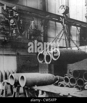 Guerra mondiale I. la fabbricazione di 420 mm di gusci di fabbrica Krupp di Essen (Germania) Foto Stock