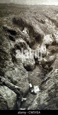 Guerra mondiale I. Battaglia delle Somme. Organismi tedeschi in una trincea dei boschi Louage, vicino Combles (1916) Foto Stock