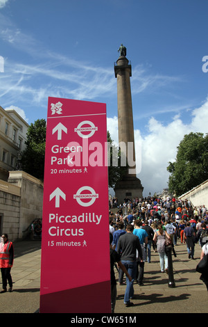 Segni olimpico di Green Park e Piccadilly Circus a Londra 2012 giochi olimpici. Il Duca di York Colonna è un monumento a Londra Foto Stock