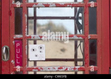 Telefono rosso casella sul Studland Beach. Foto Stock