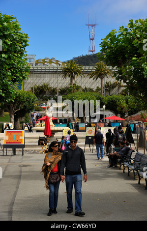 Mostra d'arte alla musica Concourse davanti all Accademia delle Scienze della California, San Francisco CA Foto Stock