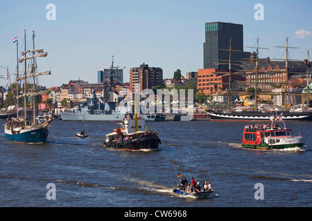 Le navi nel porto di Amburgo al Porto compleanno, Germania, Amburgo Foto Stock