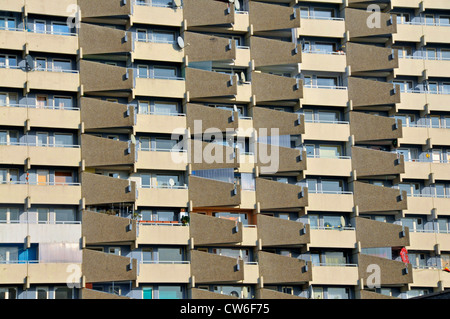 Torre residenziale con balconi , in Germania, in Renania settentrionale-Vestfalia, Chorweiler Foto Stock