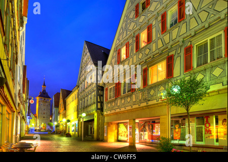 Marktstraße con Hinterer Tortum al crepuscolo, GERMANIA Baden-Wuerttemberg, Marbach am Neckar Foto Stock