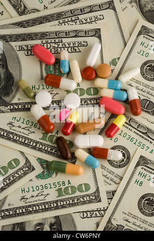 Dollaro banconote e medicinali, STATI UNITI D'AMERICA Foto Stock