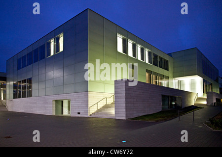 Casa di nuova costruzione del Museum Folkwang al blue ora, in Germania, in Renania settentrionale-Vestfalia, la zona della Ruhr, Essen Foto Stock