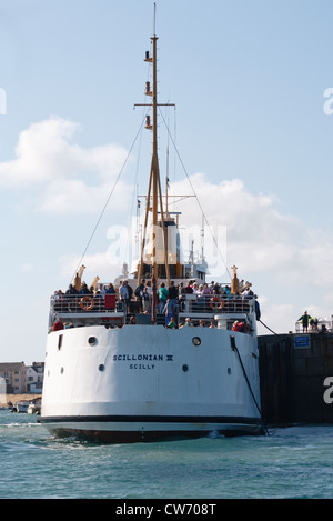 La poppa della Scillonian 3 legata alla banchina su St. Mary's Isole Scilly Foto Stock