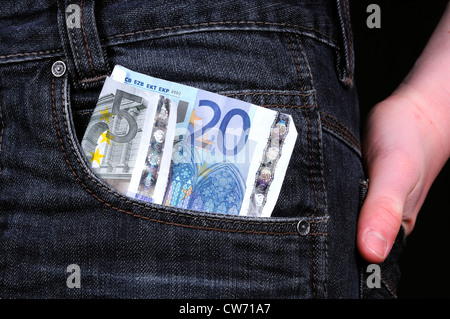 Banconote nella tasca dei pantaloni, pocket money Foto Stock