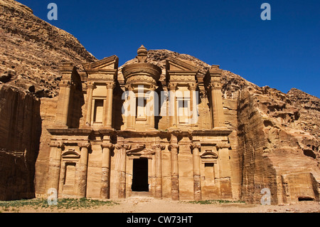 Antica Ptra, portico del monastero ed Deir, Giordania, Petra Foto Stock