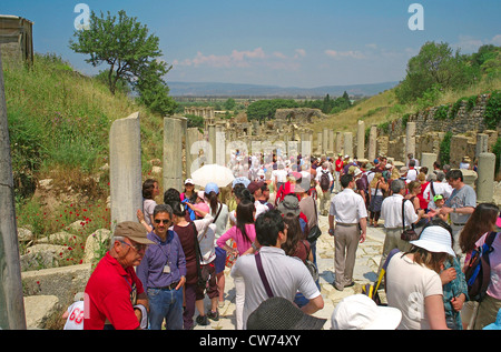 I turisti che visitano il sito antico di Efeso, Turchia, Anatolia Occidentale, Efeso Foto Stock