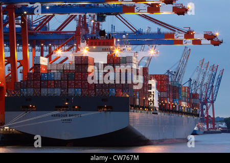 Nave portacontainer nel porto di Amburgo, Germania, Amburgo Foto Stock