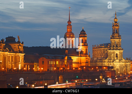 Dresden a notte, Hausmann tower e la Hofkirche, in Germania, in Sassonia, Dresden Foto Stock