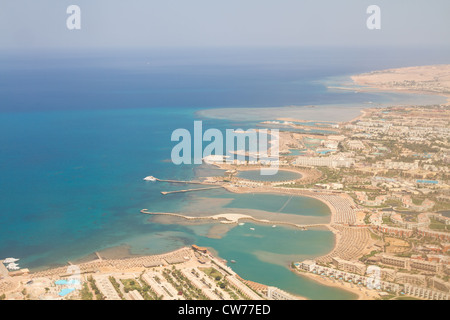 Una vista di nuvole da un aeroplano finestra Foto Stock