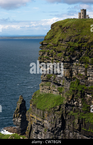 O'Brien's Tower, scogliere di Moher, Co Clare, Irlanda. Foto Stock