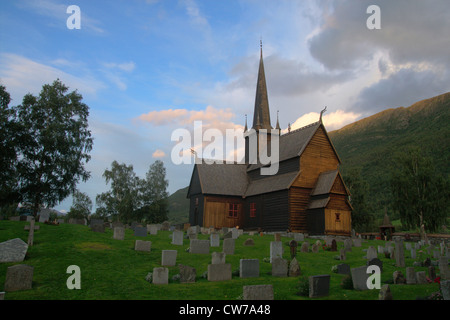 Doga chiesa di Lom con cimitero, Norvegia, Lom Foto Stock