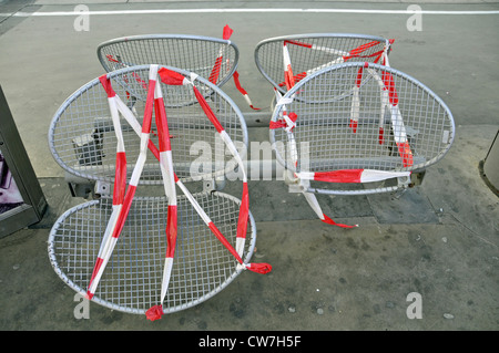 Distrutte sedi di metall Cologn alla stazione principale, in Germania, in Renania settentrionale-Vestfalia, Colonia Foto Stock