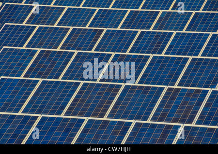 I pannelli solari della più grande spazio aperto potenza fotovoltaico impianto in Renania settentrionale-Vestfalia per questo giorno in Troisdorf-Oberlar, in Germania, in Renania settentrionale-Vestfalia, Troisdorf Foto Stock